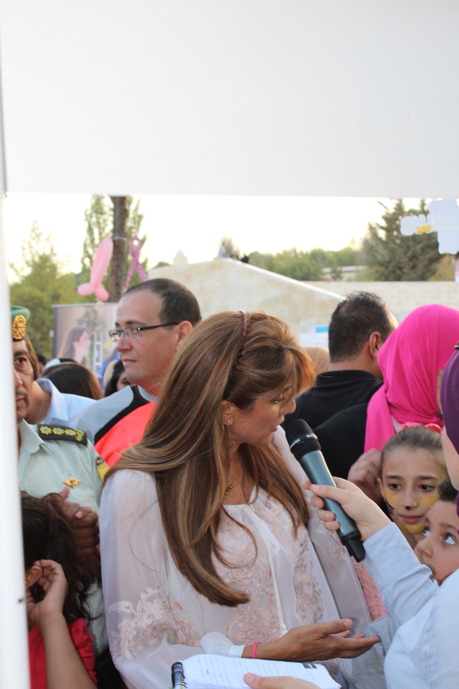 لقاء إنساني خلال الزيارة